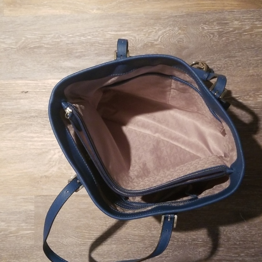 Purse - Picture 2 of 3